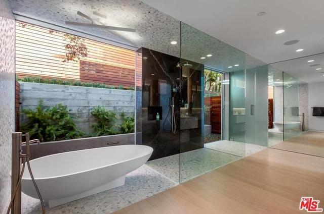 Nick Jonas’ home in Beverly Hills, Los Angeles. (redfin.com) Nick Jonas’ home in Beverly Hills, Los Angeles. (redfin.com)