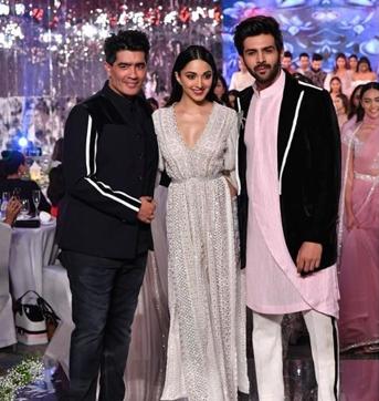 Manish Malhotra with his show-stoppers, Kiara Advani and Kartik Aaryan.
