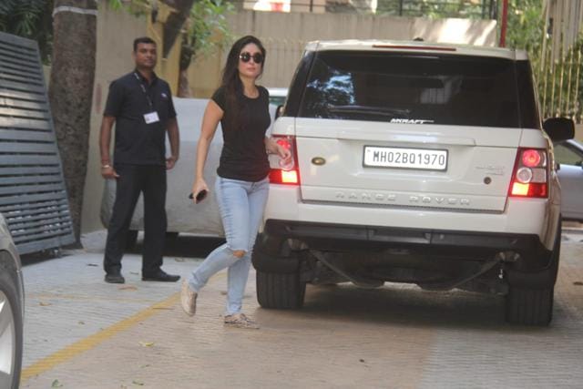 Kareena Kapoor spotted out and about. (Viral Bhayani) Kareena Kapoor spotted out and about. (Viral Bhayani)