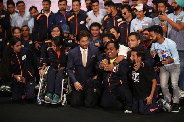 Shah Rukh Khan poses for selfies with para athletes at the send-off ceremony of the Indian Para Olympic Contingent for Asian Para Games 2018 which will be held in Jakarta. (IANS) Shah Rukh Khan poses for selfies with para athletes at the send-off ceremony of the Indian Para Olympic Contingent for Asian Para Games 2018 which will be held in Jakarta. (IANS)
