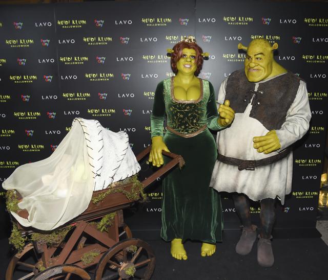 Heidi Klum wins Halloween once again with her Princess Fiona costume from Shrek. See pics - Hindustan Times