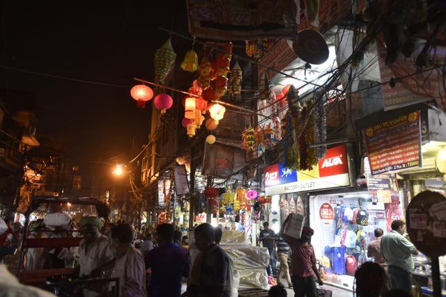 ‘Confused’ over SC order, fireworks sellers in Delhi shut shop a week