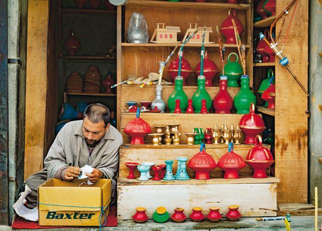 Kashmiri handicrafts make for great souvenirs for loved ones (Shutterstock) Kashmiri handicrafts make for great souvenirs for loved ones (Shutterstock)
