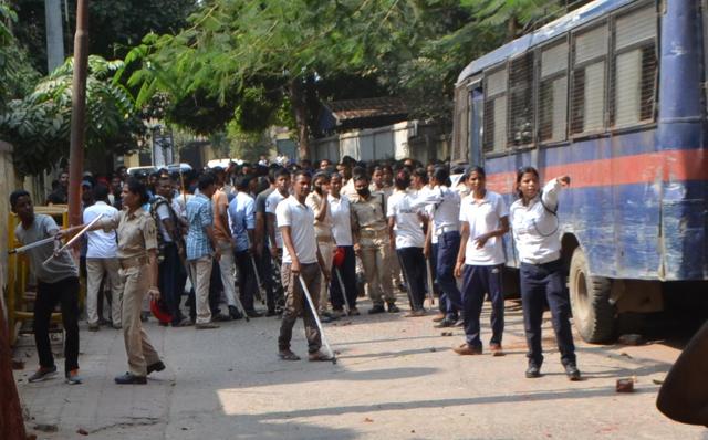 Agitated by a woman constable’s death, her colleagues , still undergoing mandatory police training, lost their cool and attacked officers on the campus, damaging their homes, vehicles and other properties. (Santosh Kumar / HT Photo )
