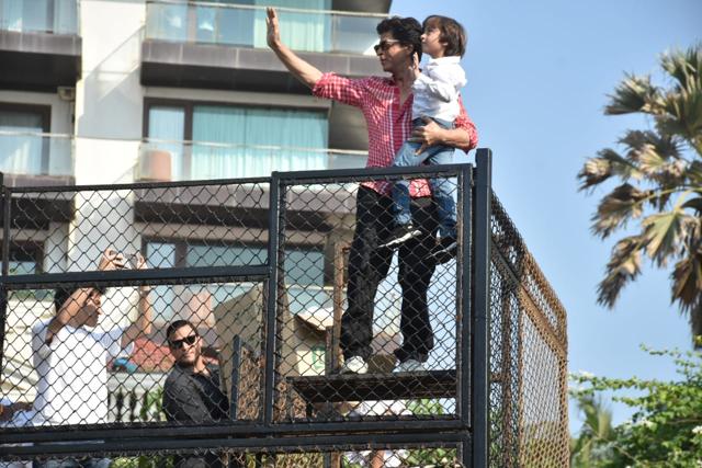 Shah Rukh Khan and AbRam wave to the fans at Mannat. (Viral Bhayani) Shah Rukh Khan and AbRam wave to the fans at Mannat. (Viral Bhayani)