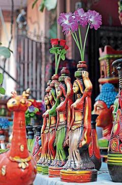 Labelled ‘ladies pot’, the decorative items above are priced at
₹200 per piece (Shivam Saxena/HT ) Labelled ‘ladies pot’, the decorative items above are priced at
₹200 per piece (Shivam Saxena/HT )