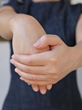 Do three sets of 15 repetitions of wrist curls two to three times a week (Shutterstock ) Do three sets of 15 repetitions of wrist curls two to three times a week (Shutterstock )