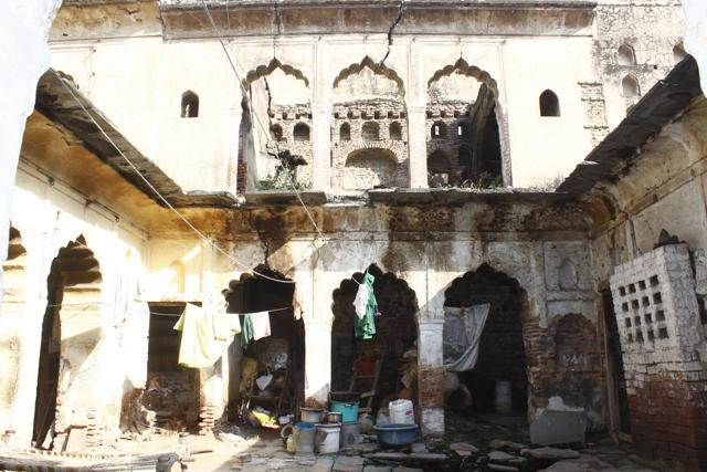 The two-storey picturesque Mahalwala haveli is adorned with alcoves and has both Mughal and Rajput architectural styles. (Yogendra Kumar/HT PHOTO) The two-storey picturesque Mahalwala haveli is adorned with alcoves and has both Mughal and Rajput architectural styles. (Yogendra Kumar/HT PHOTO)