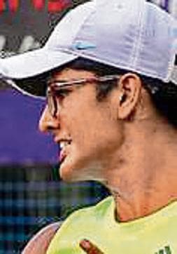Siddharth Jadli in action in the finals of U-16 Boys singles category of Ravetkar Solaris cup at Solaris club in Mayur colony on Monday. (Photo by Sanket Wankhade/HT PHOTO)