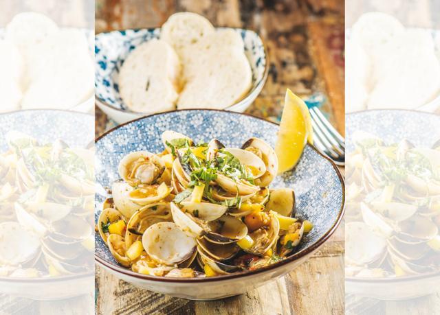 Enjoy Goan clams with lime at Goan Nights (Rupali Dean) Enjoy Goan clams with lime at Goan Nights (Rupali Dean)