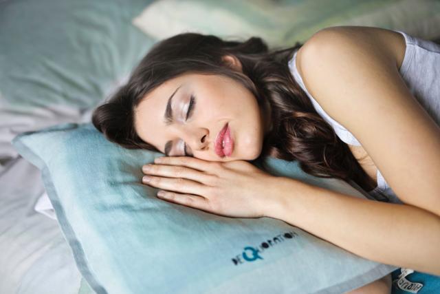 If you don’t sleep well, you may end up feeling low on energy and eat more to make up for it. (Unsplash) If you don’t sleep well, you may end up feeling low on energy and eat more to make up for it. (Unsplash)