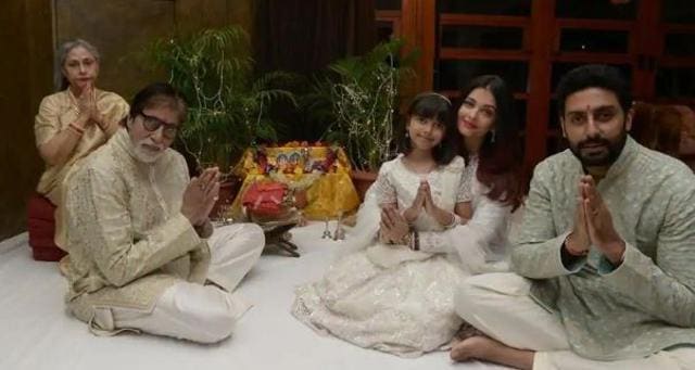 Abhishek Bachchan with father Amitabh Bachchan, mother Jaya, wife Aishwarya and daughter Aaradhya.
