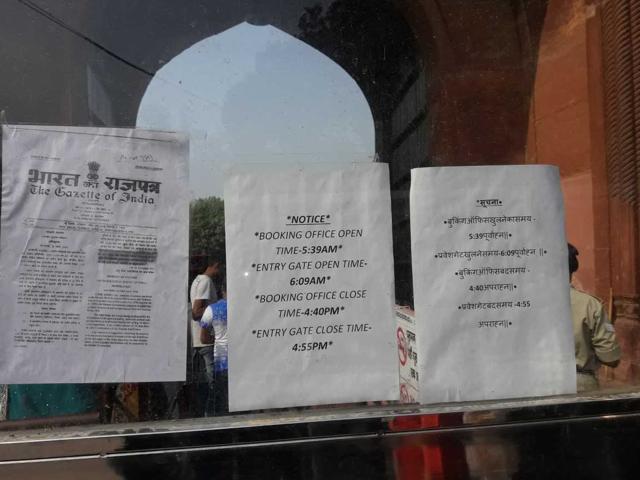 Gazette Notification placed by ASI at entrance gate on eastern and western side of Taj Mahal. (below) Namaz being offered at the mosque in Taj Mahal on Tuesday. (HT Photo ) Gazette Notification placed by ASI at entrance gate on eastern and western side of Taj Mahal. (below) Namaz being offered at the mosque in Taj Mahal on Tuesday. (HT Photo )