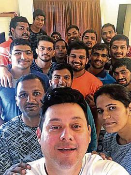 Swapnil with Vidharbha ke Wagh team of Zee Maharashtra Kushti Dangal Swapnil with Vidharbha ke Wagh team of Zee Maharashtra Kushti Dangal