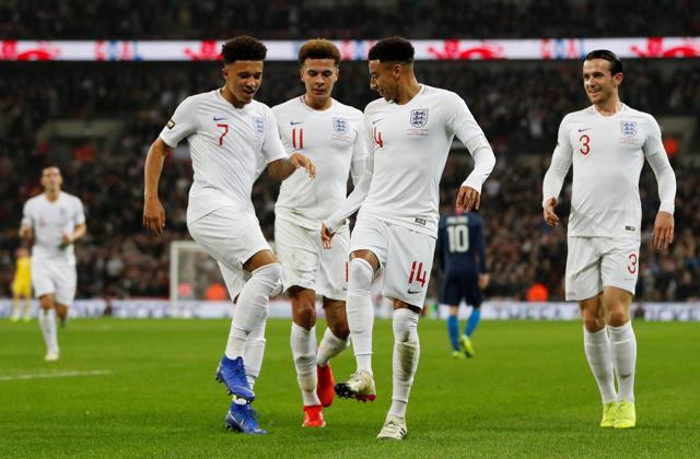 England's Jesse Lingard celebrates with Jadon Sancho, Dele Alli and Ben Chilwell. (REUTERS) England's Jesse Lingard celebrates with Jadon Sancho, Dele Alli and Ben Chilwell. (REUTERS)