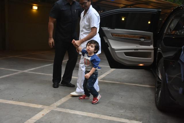 Taimur Ali Khan with his nanny. (Viral Bhayani) Taimur Ali Khan with his nanny. (Viral Bhayani)