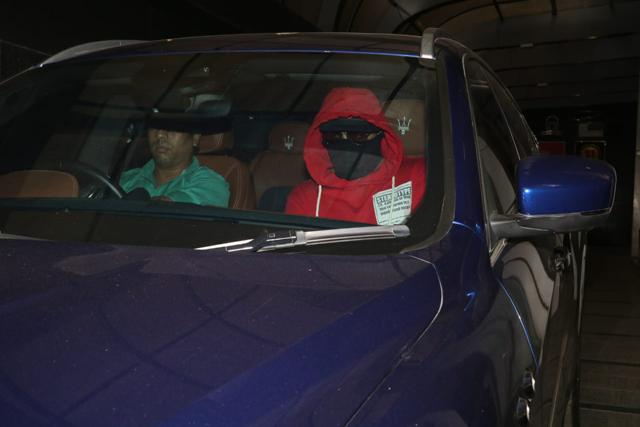 Arjun Kapoor spotted all covered up. (Viral Bhayani) Arjun Kapoor spotted all covered up. (Viral Bhayani)