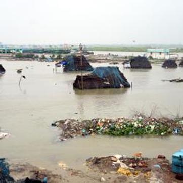 A view of Akkaraippettai, a fishing hamlet which was surrounded by water due to the rainfall and cyclone Gaja in Nagapattinam district, Tamil Nadu on Saturday, November 17. (HT Photo)