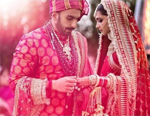 Deepika and Ranveer take the pheras holding hands.