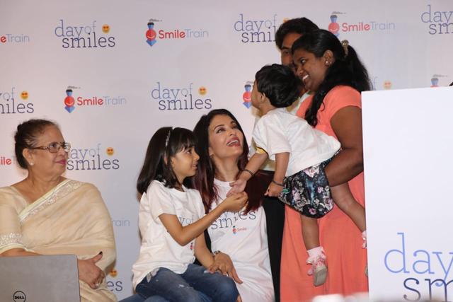 Aishwarya and Aaradhya are all smiles meeting a kid from Smile Foundation. Aishwarya and Aaradhya are all smiles meeting a kid from Smile Foundation.