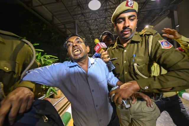 Police detain Anil Kumar, who allegedly threw chilli powder at Delhi Chief Minister Arvind Kejriwal, at Delhi Secretariat in New Delhi, Tuesday, Nov. 20, 2018. (PTI) Police detain Anil Kumar, who allegedly threw chilli powder at Delhi Chief Minister Arvind Kejriwal, at Delhi Secretariat in New Delhi, Tuesday, Nov. 20, 2018. (PTI)