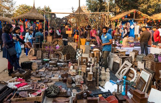 Le Surajkund Crafts Mela, qui a lieu chaque année en février, est un festival qui aide à reconnaître et à promouvoir l'art traditionnel et les artistes de tout le pays.  (Sarang Gupta/HT Photo)