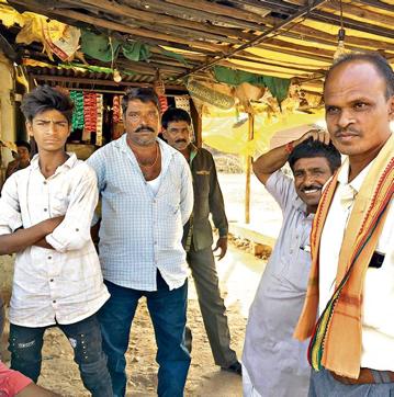 Tribals in Mandsaur’s Vardal village blame BJP for inflicting suffering with demonetisation; the views are mixed in Jhabua’s tribal dominated villages with Mohaniyas — an influential tribal family — backing Congress and ex-sarpanch Magiya Katara supporting BJP. (HT Photo) Tribals in Mandsaur’s Vardal village blame BJP for inflicting suffering with demonetisation; the views are mixed in Jhabua’s tribal dominated villages with Mohaniyas — an influential tribal family — backing Congress and ex-sarpanch Magiya Katara supporting BJP. (HT Photo)