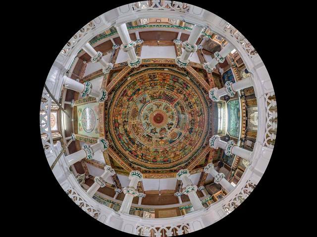 Sarah Kenderdine’s 2015 exhibit, Look Up Mumbai, was an installation at the Chhatrapati Shivaji Maharaj Vastu Sangrahalaya (CSMVS), Mumbai, where visitors could look up into a dome to view images of ceilings of buildings across Mumbai. (Courtesy: Sarah Kenderdine ) Sarah Kenderdine’s 2015 exhibit, Look Up Mumbai, was an installation at the Chhatrapati Shivaji Maharaj Vastu Sangrahalaya (CSMVS), Mumbai, where visitors could look up into a dome to view images of ceilings of buildings across Mumbai. (Courtesy: Sarah Kenderdine )
