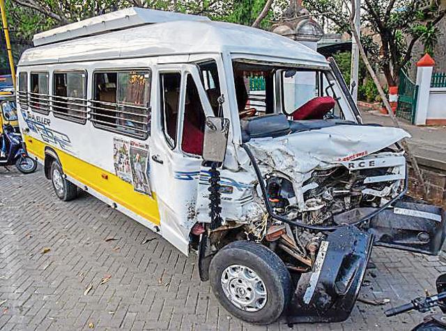 Two men were killed after the white Maruti Suzuki A-start they were travelling in hit the road divider near SPPU circle on Friday before colliding with a tempo traveller and other vehicles. (PHOTO BY SANKET WANKHADE/HT PHOTO)