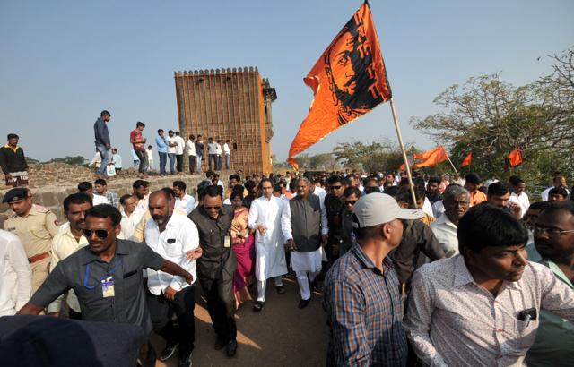 Shiv Sena chief Uddhav Thackeray and Lok Sabha MP Shivajirao Adhalrao Patil at Shivneri fort in Junnar on Thursday. (HT PHOTO) Shiv Sena chief Uddhav Thackeray and Lok Sabha MP Shivajirao Adhalrao Patil at Shivneri fort in Junnar on Thursday. (HT PHOTO)
