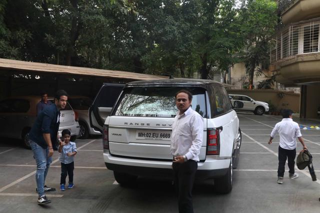 Tusshar Kapoor arrives with son Laksshya. (Viral Bhayani) Tusshar Kapoor arrives with son Laksshya. (Viral Bhayani)