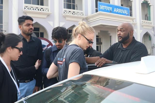 Sophie Turner at the Jodhpur airport. (Viral Bhayani) Sophie Turner at the Jodhpur airport. (Viral Bhayani)
