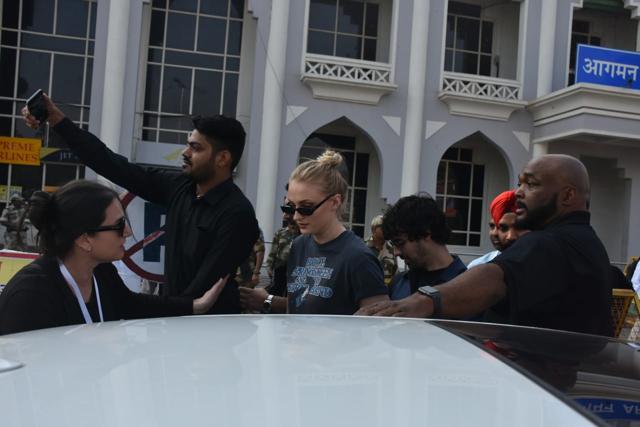 Fans click pictures at they spot Priyanka Chopra, Nick Jonas, Joe Jonas and Sophie Turner at the Jodhpur airport. (Viral Bhayani) Fans click pictures at they spot Priyanka Chopra, Nick Jonas, Joe Jonas and Sophie Turner at the Jodhpur airport. (Viral Bhayani)