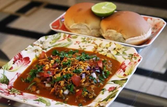 The Kolhapuri Misal is far more audacious than the Puneri one. It is a mix of fried farsaan and usal made with moth beans or moong, topped with a fiery red gravy called Kat. (Aarti’s Kitchen Secrets) The Kolhapuri Misal is far more audacious than the Puneri one. It is a mix of fried farsaan and usal made with moth beans or moong, topped with a fiery red gravy called Kat. (Aarti’s Kitchen Secrets)