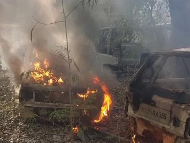 The mob torched 10 vehicles, including those of the police. (HT Photo) The mob torched 10 vehicles, including those of the police. (HT Photo)