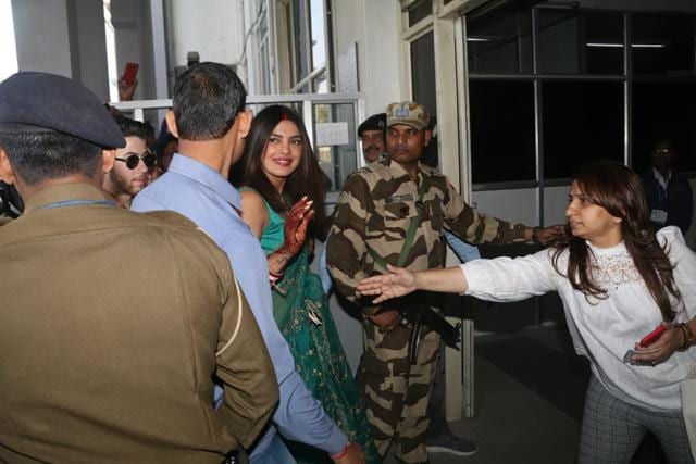 Priyanka Chopra at the airport. (Viral Bhayani) Priyanka Chopra at the airport. (Viral Bhayani)