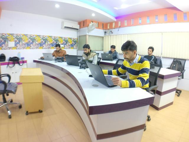 Facilities like networking events, fully equipped cabins and private spaces for start-ups’ teams are attracting users in non-metro cities and towns. Facilities like networking events, fully equipped cabins and private spaces for start-ups’ teams are attracting users in non-metro cities and towns.