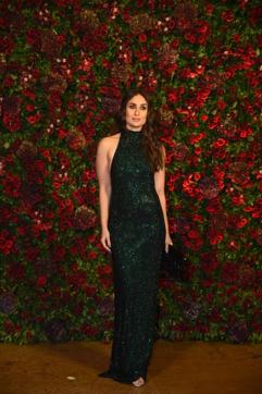 Kareena Kapoor Khan at Deepika Padukone Ranveer Singh’s Mumbai reception (Viral Bhayani) Kareena Kapoor Khan at Deepika Padukone Ranveer Singh’s Mumbai reception (Viral Bhayani)