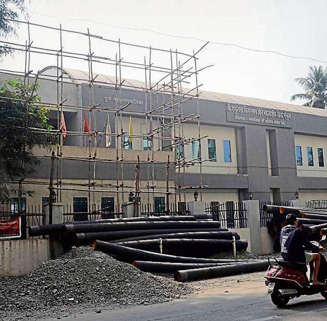 The multipurpose sports complex is built at the open space of Yashwabtrao Chavan middle school at Bibvewadi. (Ravindra Joshi/HT PHOTO)