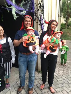 Jason Dehni and Lisa Ray with their family. (HT Photo) Jason Dehni and Lisa Ray with their family. (HT Photo)