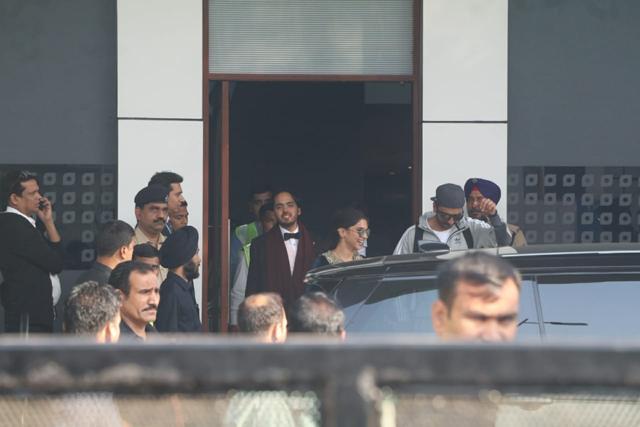 Deepika Padukone and Ranveer Singh leave Udaipur. Deepika Padukone and Ranveer Singh leave Udaipur.