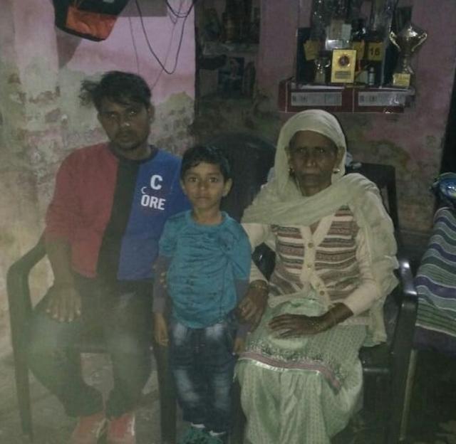 Sumit’s house at Kurad village in Sonepat. His mother with elder brother Jai Singh. (HT photo) Sumit’s house at Kurad village in Sonepat. His mother with elder brother Jai Singh. (HT photo)
