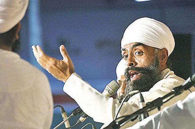 Balwant Singh Namdhari performed on Third day of 66th Sawai Gandharva Bhimsen Music festival in (Ravindra Joshi/HT PHOTO)