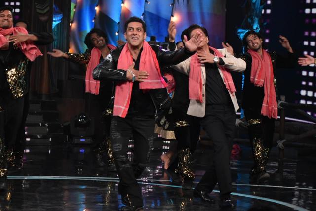 Shah Rukh Khan, Salman Khan on Bigg Boss 12. (Viral Bhayani) Shah Rukh Khan, Salman Khan on Bigg Boss 12. (Viral Bhayani)