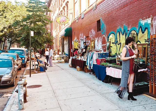 Browse through the flea market in East Village, Manhattan (Shutterstock) Browse through the flea market in East Village, Manhattan (Shutterstock)