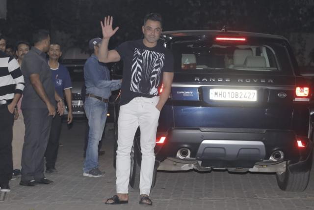 Bobby Deol waves to the media at Sohail Khan’s party. (Viral Bhayani) Bobby Deol waves to the media at Sohail Khan’s party. (Viral Bhayani)