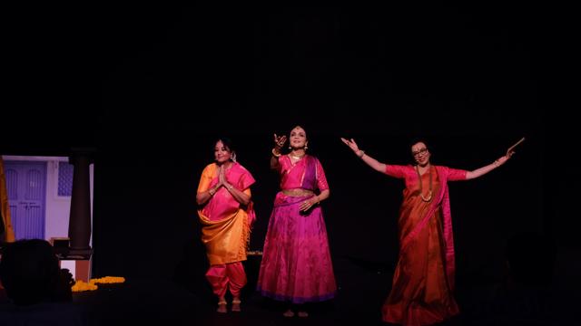 (From Left) Geeta Gopalakrishnan, Anita Ratnam and Priya Sarukkai Chabria at the perfomance of Andal. (HT Photo) (From Left) Geeta Gopalakrishnan, Anita Ratnam and Priya Sarukkai Chabria at the perfomance of Andal. (HT Photo)