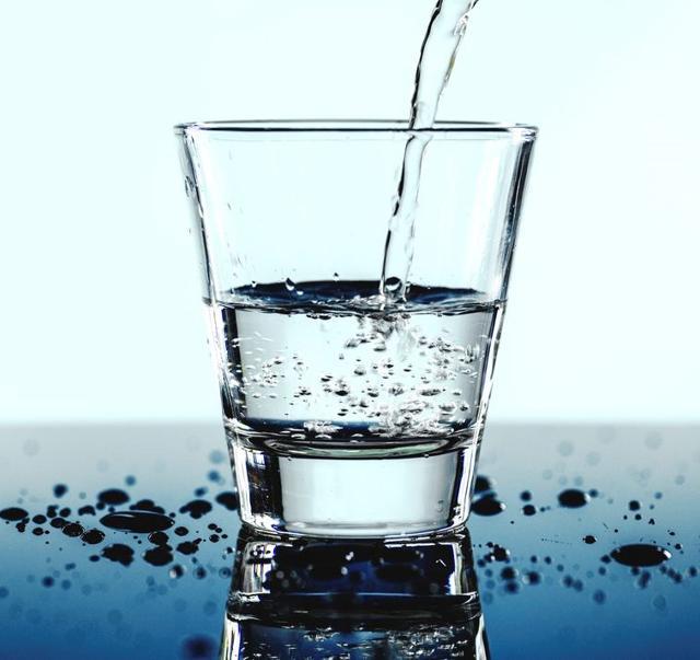 Drink water 30 minutes before a meal, this gives the body time to absorb the nutrients and helps in healthy digestion. (Unsplash) Drink water 30 minutes before a meal, this gives the body time to absorb the nutrients and helps in healthy digestion. (Unsplash)