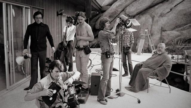 Orson Welles (R) lounges on the set of one of his last films. Orson Welles (R) lounges on the set of one of his last films.