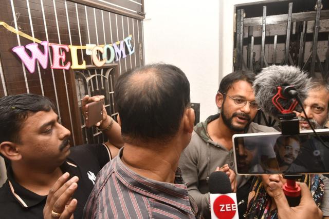 Hamid Nihal Ansari, who spent six years in Pakistan jail, outside his home in Mumbai’s Versova. He arrived in Mumbai on Thursday. (Satyabrata Tripathy/HT Photo) Hamid Nihal Ansari, who spent six years in Pakistan jail, outside his home in Mumbai’s Versova. He arrived in Mumbai on Thursday. (Satyabrata Tripathy/HT Photo)